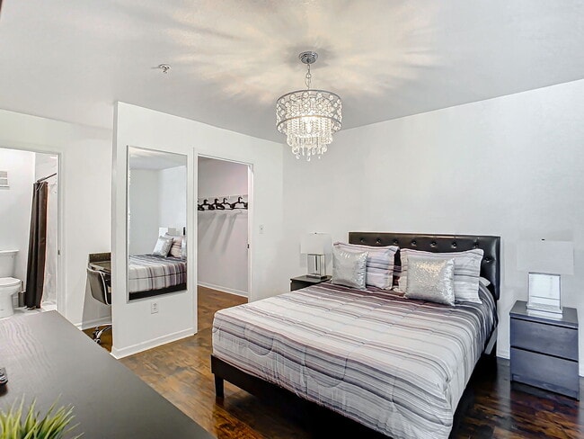 Building Photo - Westpointe Boulevard, Orlando, FL 32835 - 1 BR 1 BA condo