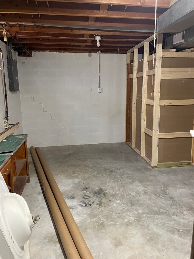 Building Photo - 866 S 45th St