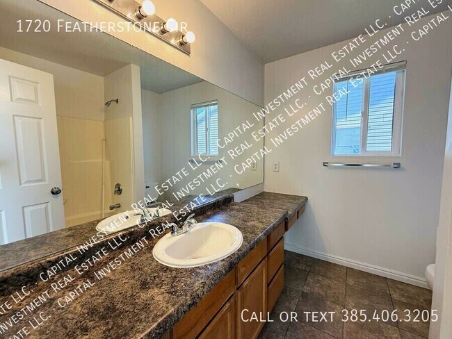 Building Photo - 1720 Featherstone Cir