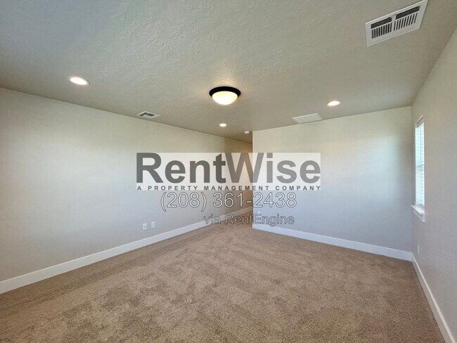 Building Photo - 5690 N Jumplist Ave