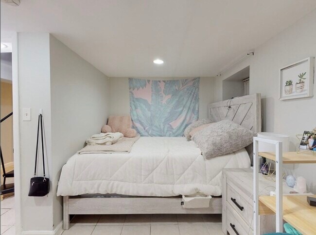 Building Photo - 32 S Huntington Ave