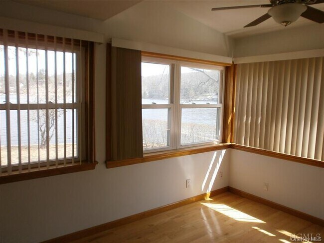 Building Photo - 96 Dunderberg Rd