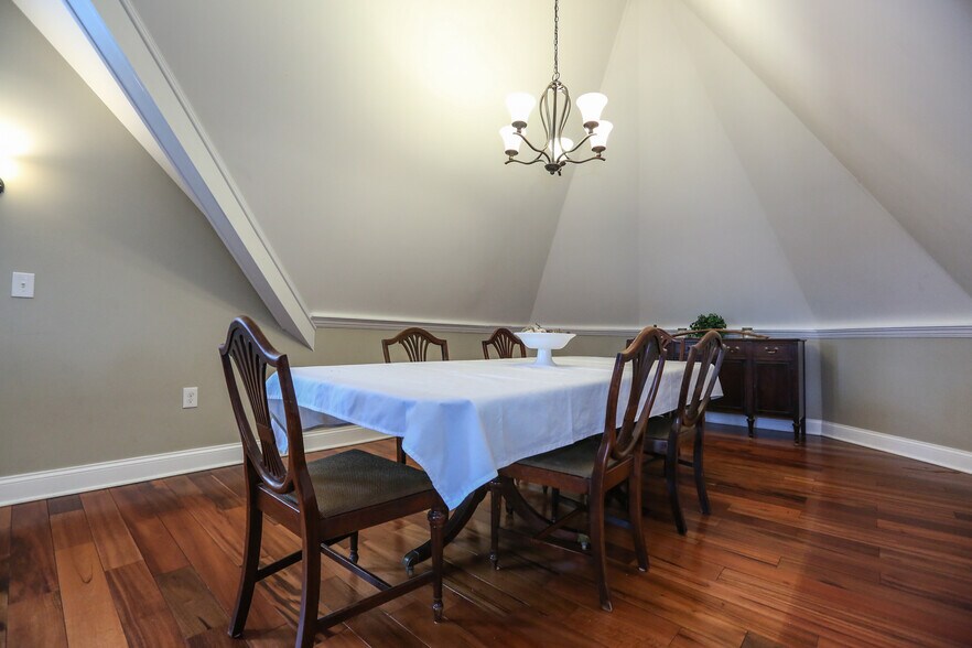 Building Photo - 11 Pleasant St