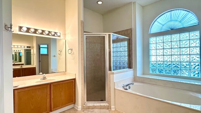 Building Photo - 3 bed/2 bath home, conveniently located in quiet Meadowfield Bluff