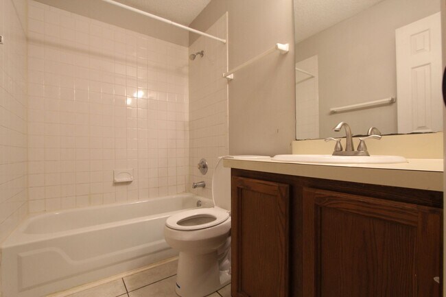 Building Photo - Beautiful 3B/2B Home in Minneola!