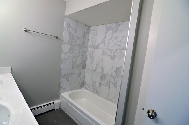 Building Photo - 1405 North Ave