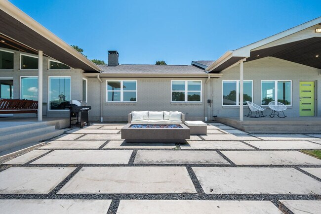 Building Photo - 1012 Chestnut Dr