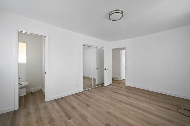 Building Photo - 11044 S Temple Dr