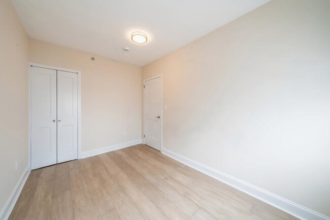 Building Photo - 45 River Dr S