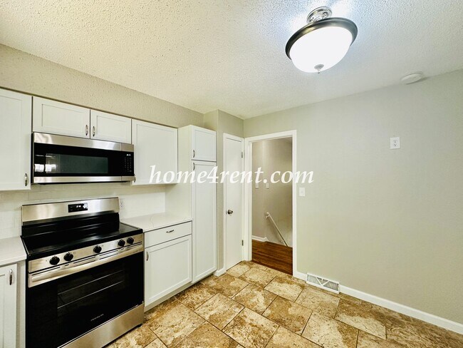 Building Photo - Updated Raytown Ranch w/ Wood Floors, SS Appliances, Finished Basement and a Fenced Yard!