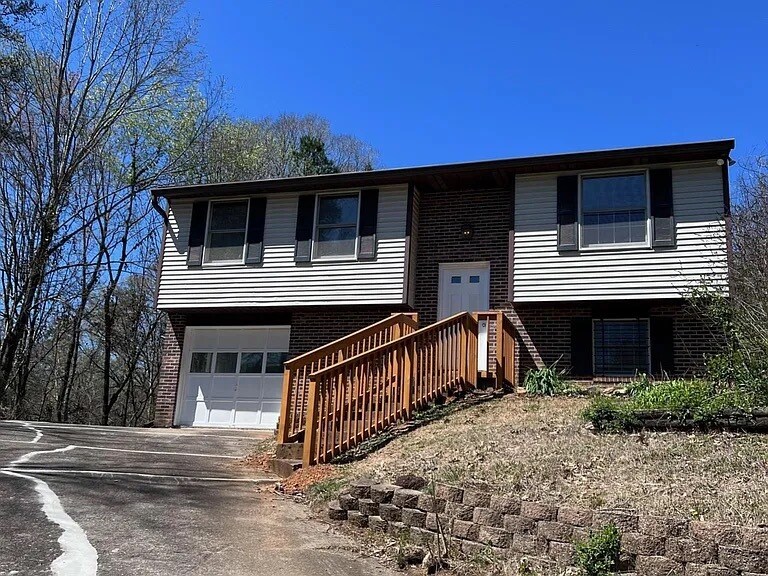 Primary Photo - 1637 River Crest Dr