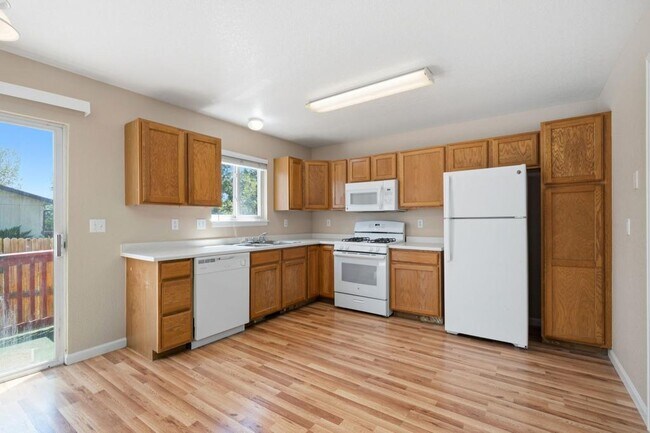 Building Photo - 698 Eagle Dr