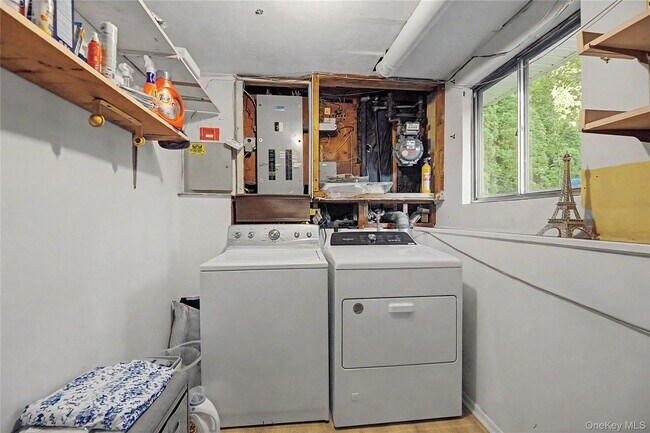Building Photo - 6 Westwind Rd