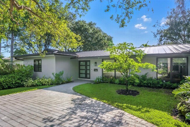 Building Photo - 15121 SW 69th Ct