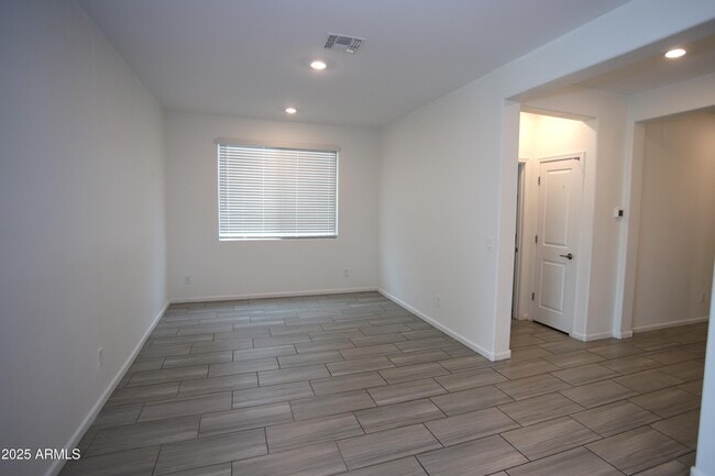 Building Photo - 9127 W Minnezona Ave