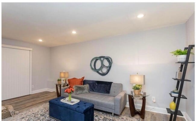 Building Photo - Spacious and Newly Remodelled at the Fairm...