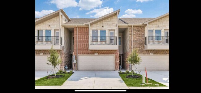 Building Photo - 5629 Woodlands Dr