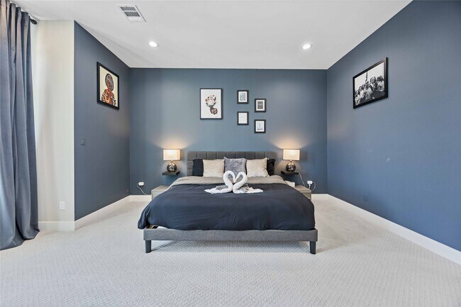 Building Photo - 5821 Kansas St