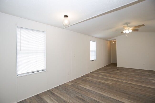 Building Photo - Charming Renovated 2-Bedroom, 2-Bath Home ...