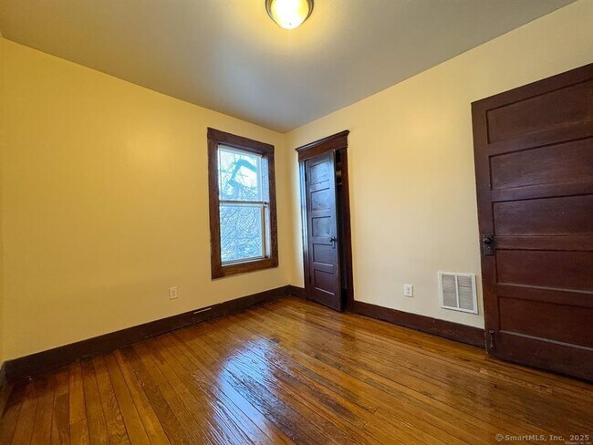 Building Photo - 455 Huntington St