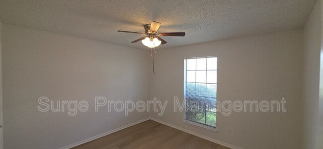 Building Photo - 227 Vista Way