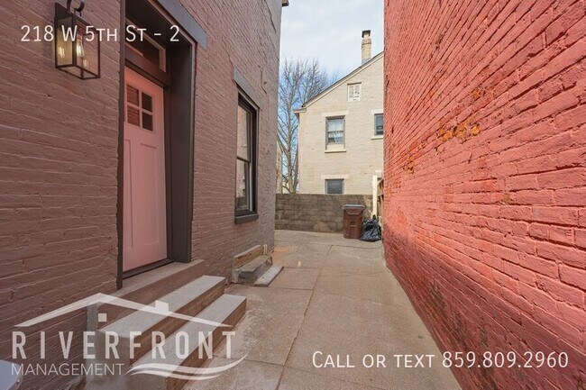 Building Photo - 218 W 5th St