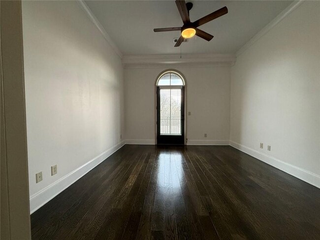 Building Photo - 360 Chambers St