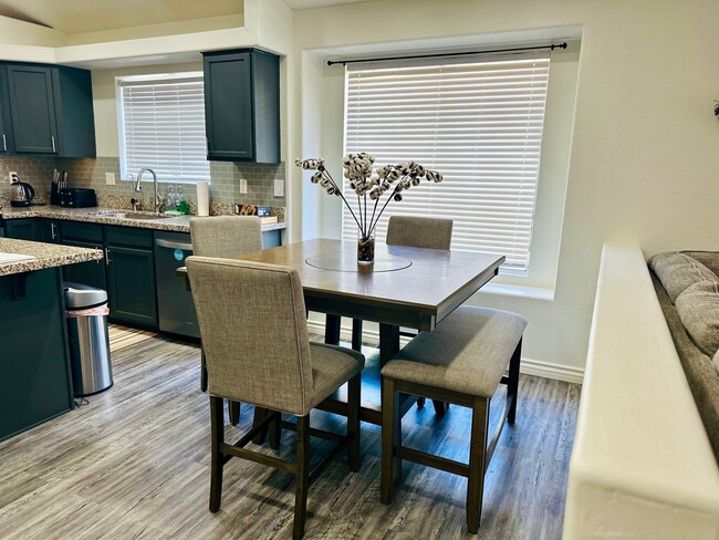 Building Photo - 2745 E Hartford Ave