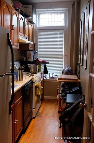 Building Photo - 1874 Commonwealth Ave