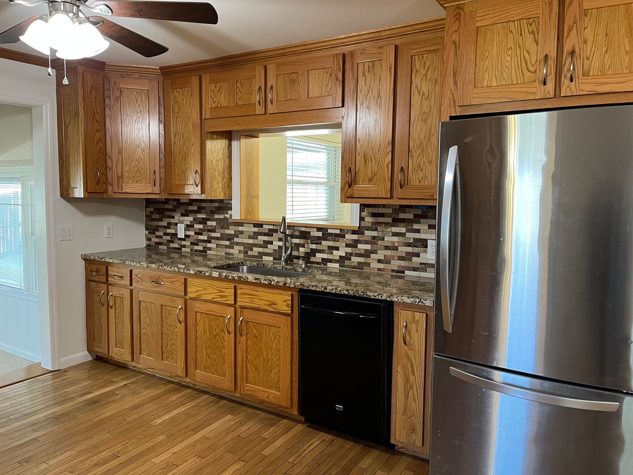 pass through window to large den - 2101 Jade Dr