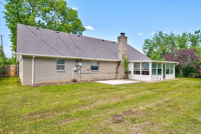 Building Photo - Turnkey Gem: Fully Furnished 5-Bedroom Home with Spacious Layout and Corner Lot!