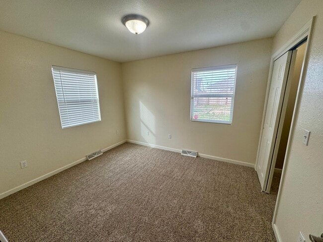 Building Photo - 1824 Kansas Ave