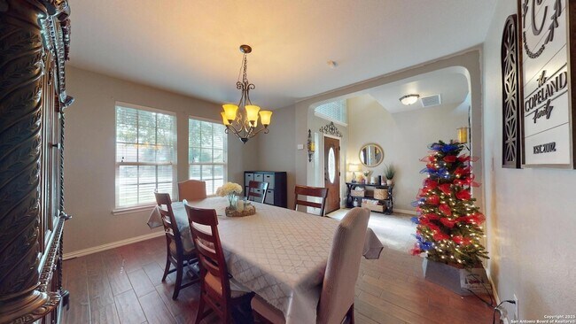 Building Photo - 522 Baltustrol Dr