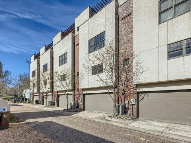 Building Photo - 162 2nd St N