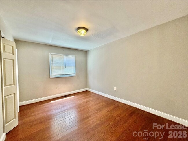 Building Photo - 1207 Green Oaks Ln