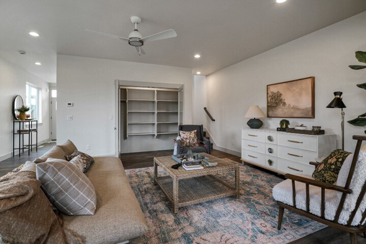 Building Photo - 1321 Oppek St NE