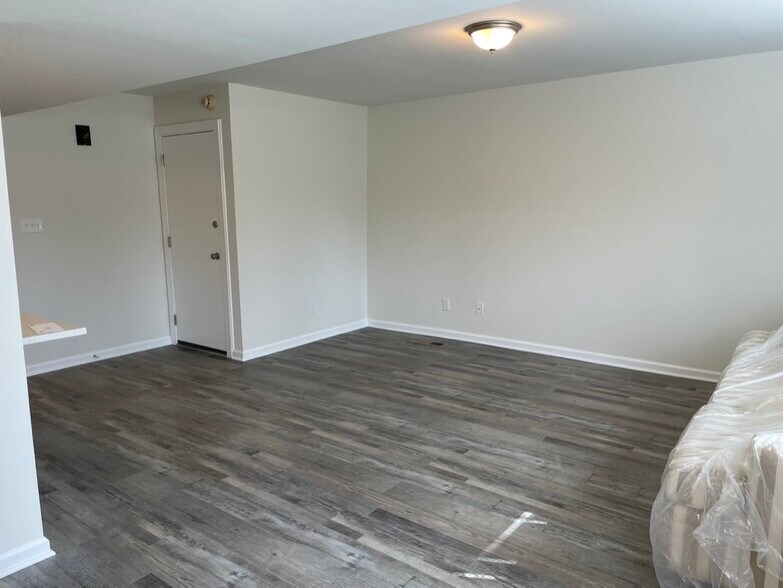 living room - 160 Rockleigh Dr