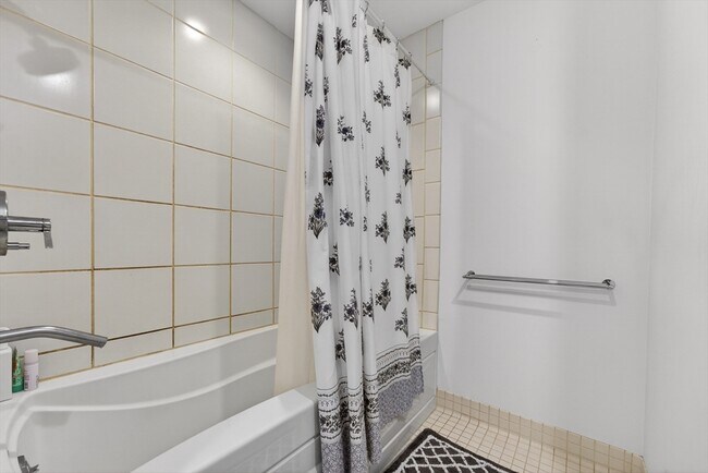 Building Photo - 88 Kingston St