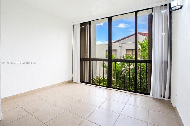 Building Photo - 9441 Fontainebleau Blvd