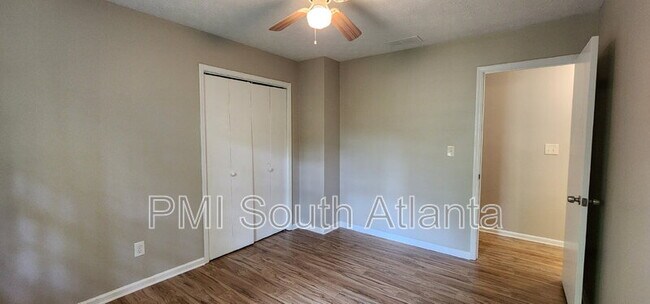 Building Photo - 834 Ridge Ave