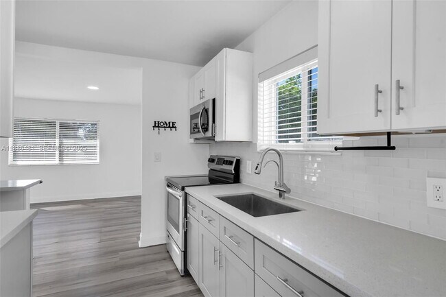 Building Photo - North 26th Avenue, Hollywood, FL 33020 - 3 BR 1 BA single-family home