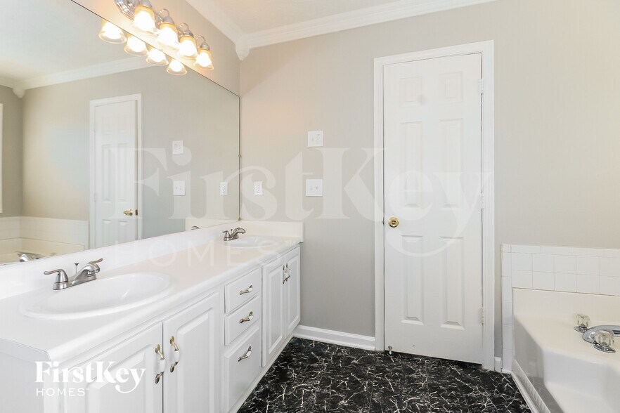 Building Photo - 3583 Saddlebrook Dr
