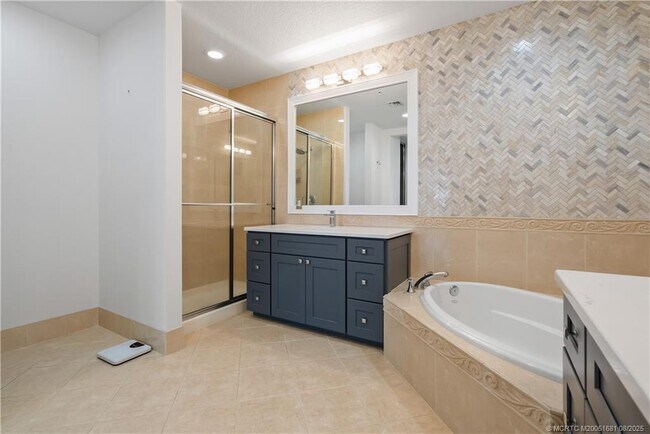 Building Photo - 34 Harbour Isle Dr W