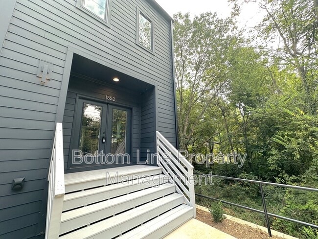 Building Photo - 1352 Briar Creek Rd