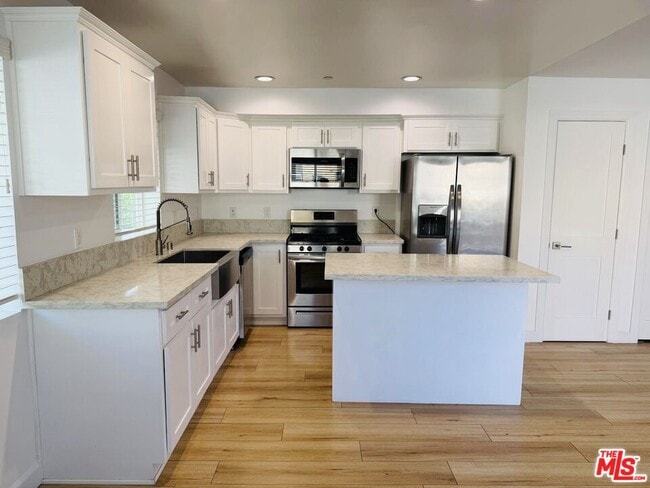 Building Photo - 246 Catalina St