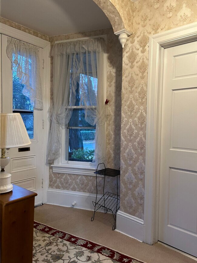 vestibule entry - 375 S Bellevue Ave