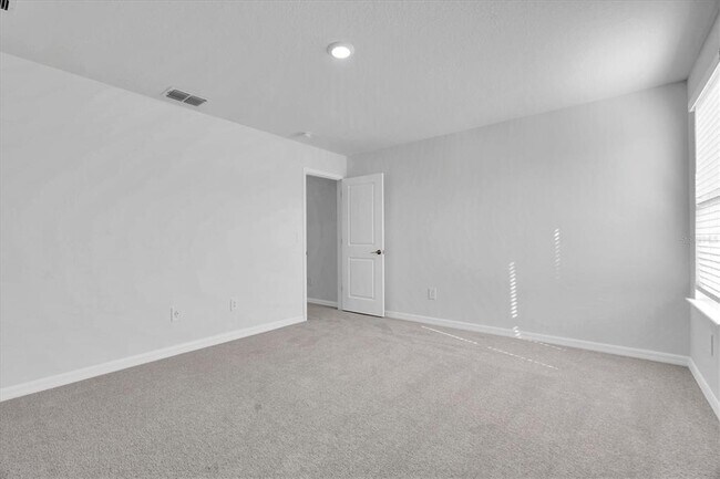 Building Photo - 17594 Pleasantview Blvd