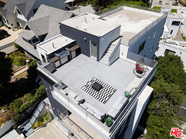 Building Photo - 2311 Cove Ave