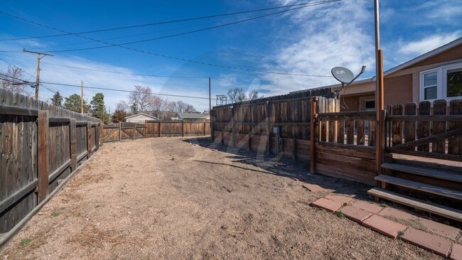 Building Photo - Charming Rancher in Highland Park