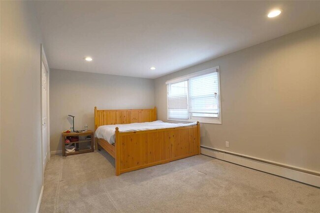 Building Photo - 18 Stratton Ln